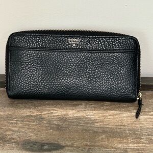 Fossil Black w/Gray Interior Pebbled Leather Zip Around clutch Wallet